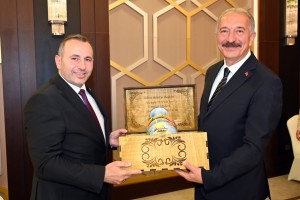 EMEKLİYE AYRILAN EMNİYET MÜDÜRÜNE VEDA GECESİ