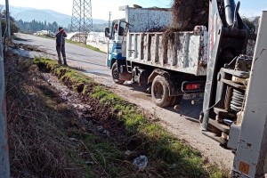 AÇIK SU KANALLARI TEMİZLENİYOR