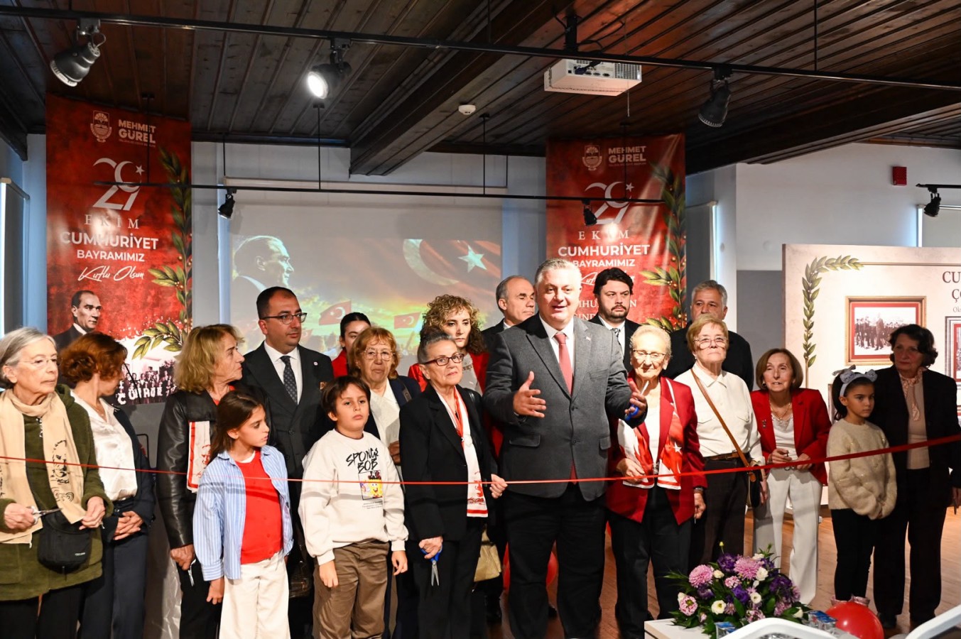 “BİZ CUMHURİYET’İN ÇOCUKLARIYIZ” FOTOĞRAF SERGİSİ AÇILDI