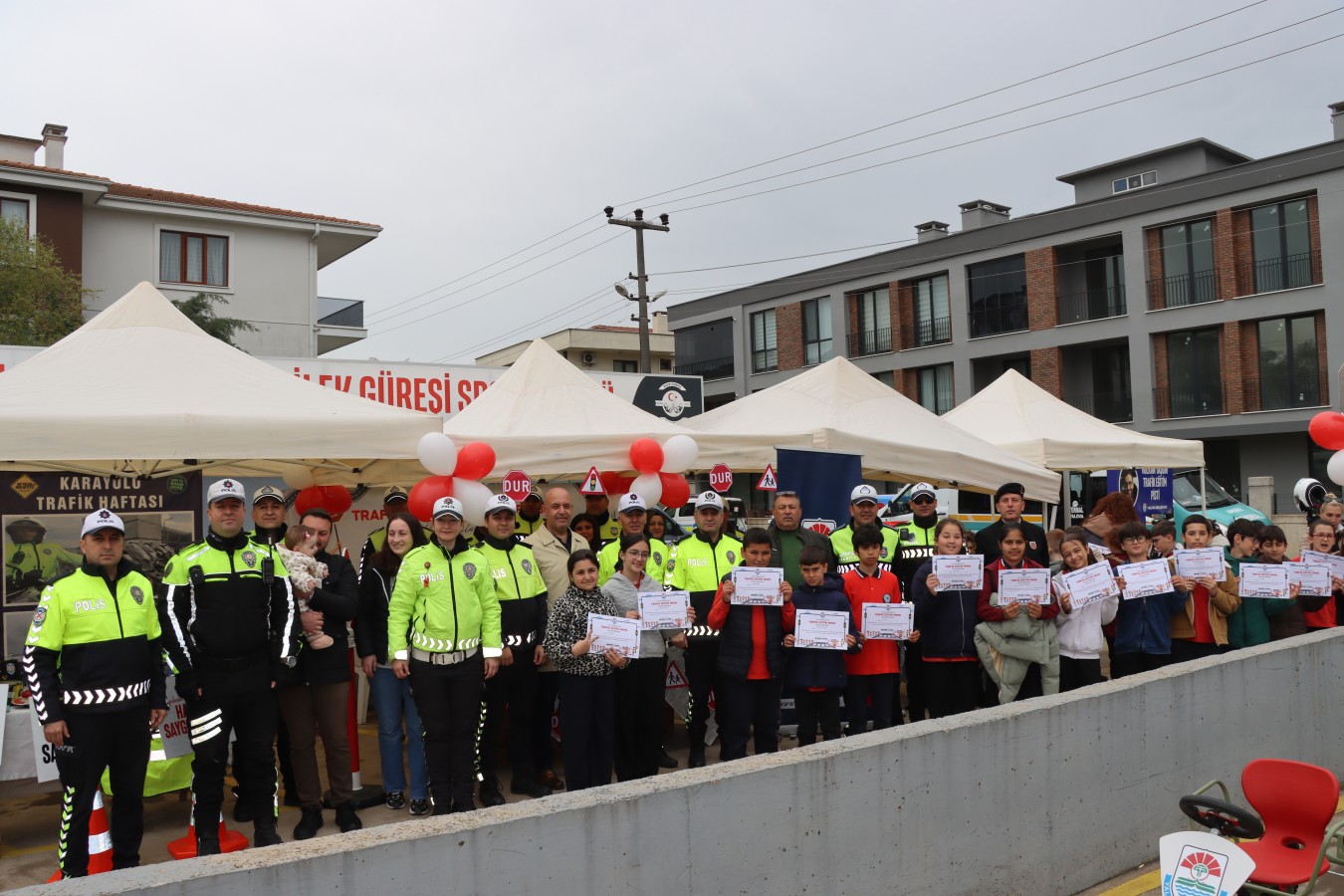 ÇOCUKLAR HEM EĞLENİYOR HEM ÖĞRENİYOR