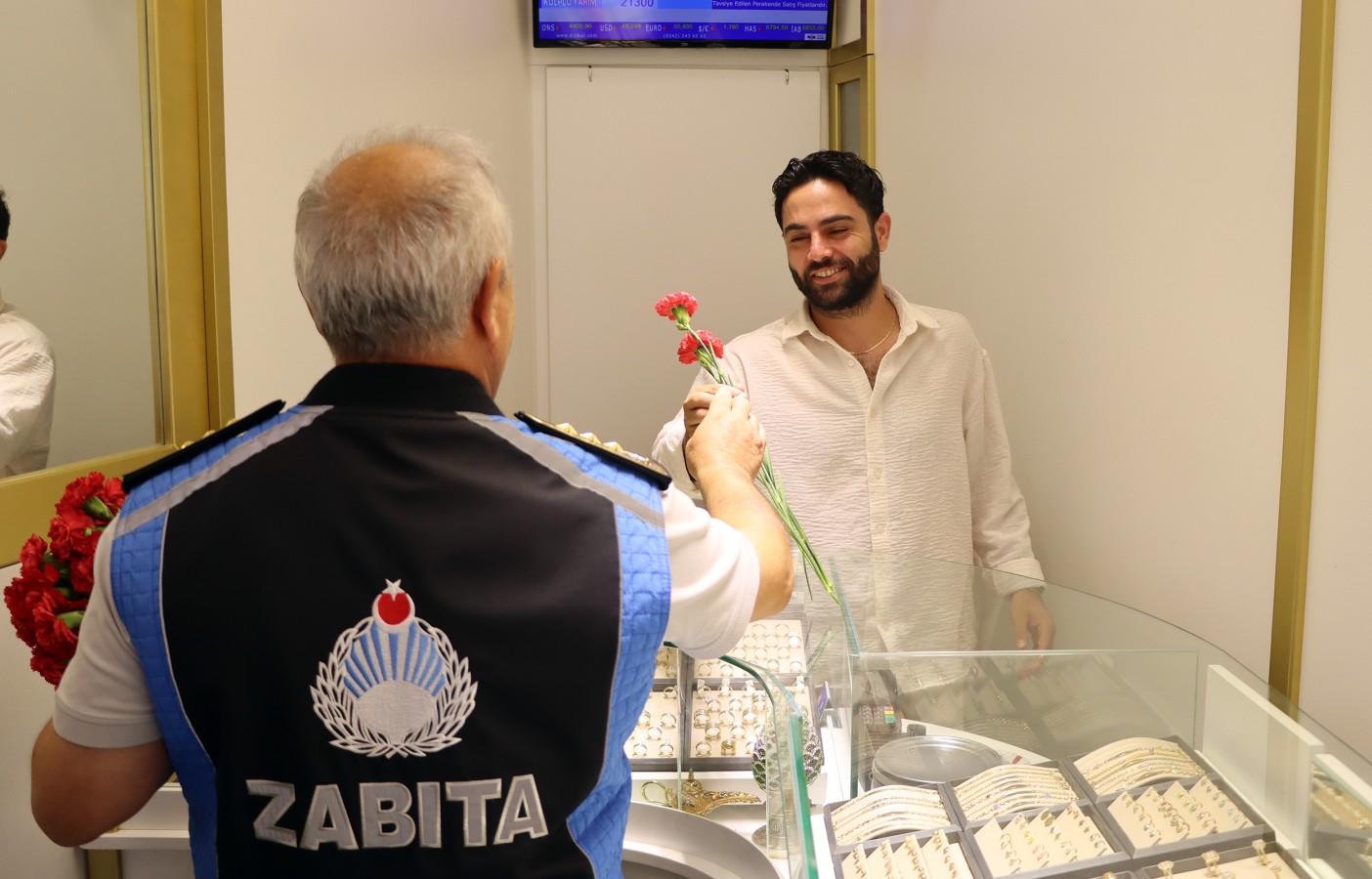 ZABITA HAFTASI’NDA ESNAF VE VATANDAŞLARLA BULUŞTULAR
