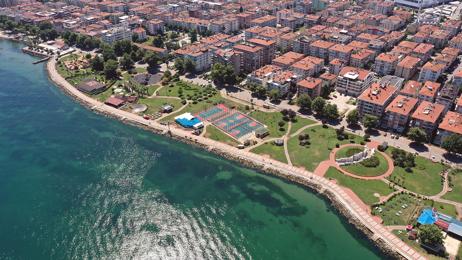 17 AĞUSTOS PARKI VE DEPREM ANITI